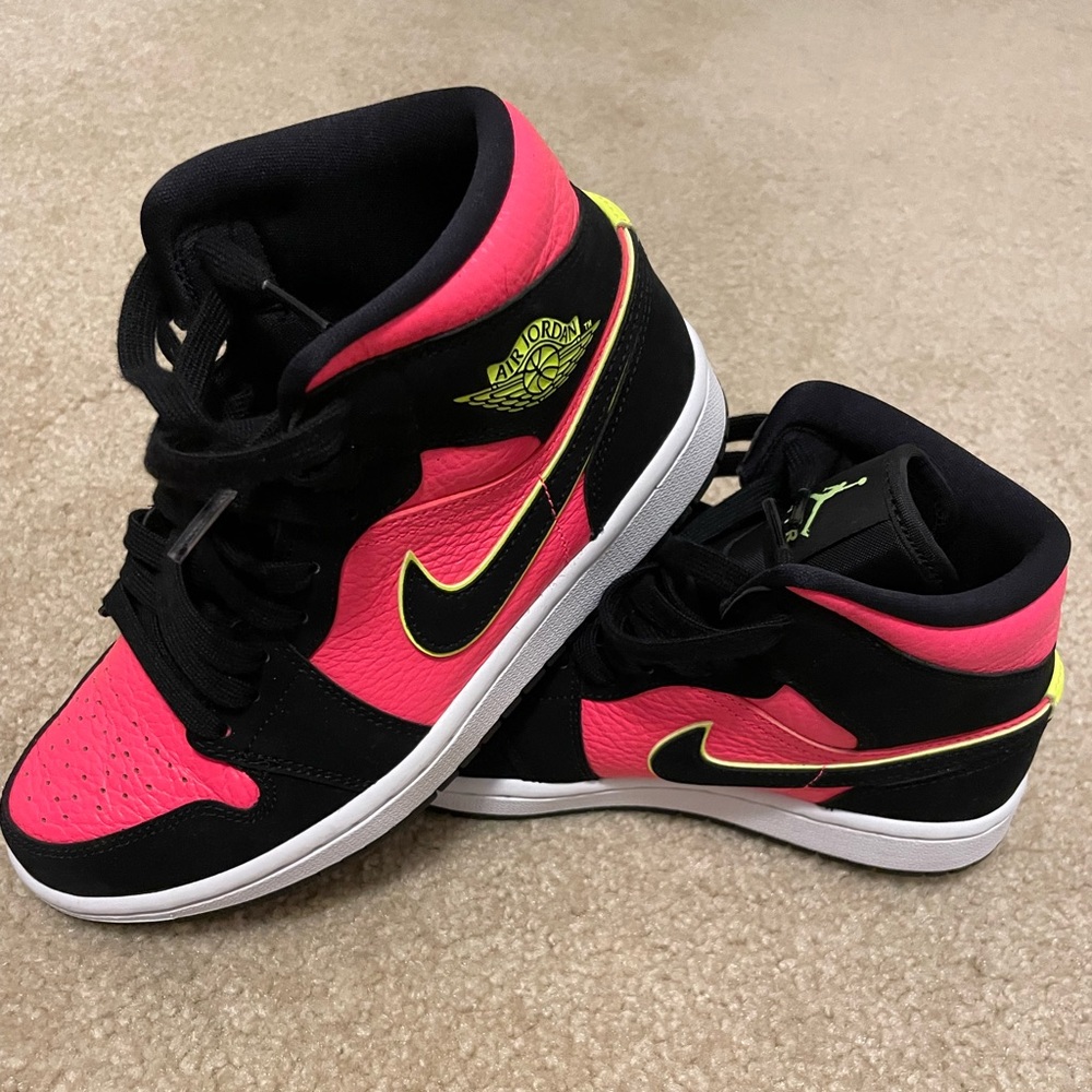Jordan 1 Mid